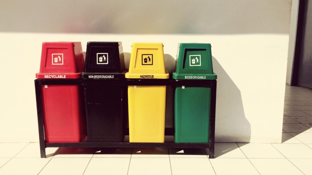 Bien choisir vos poubelles pour entreprise : astuces pour simplifier le tri des déchets