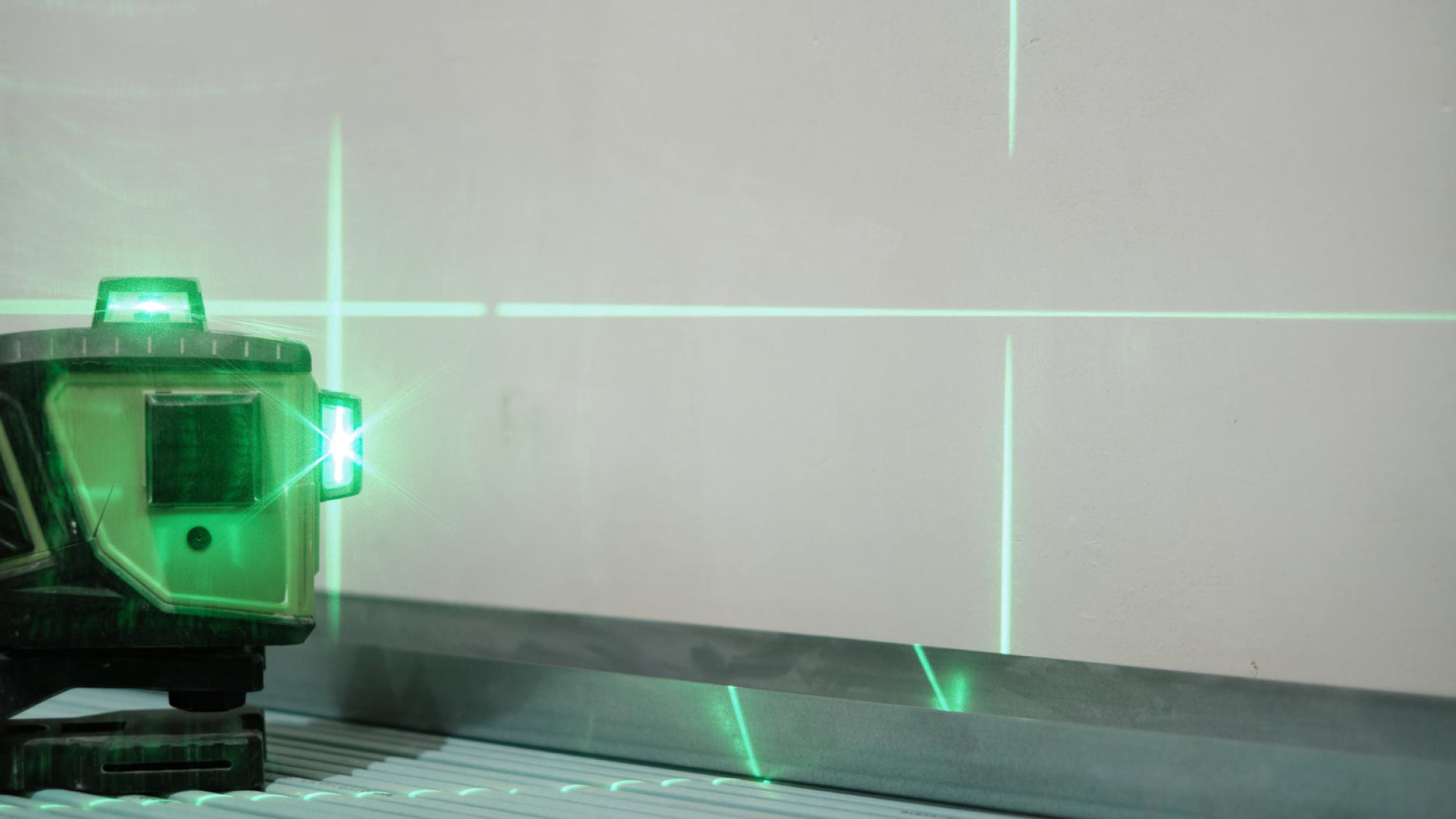 Comment choisir un niveau laser professionnel pour ses chantiers ?